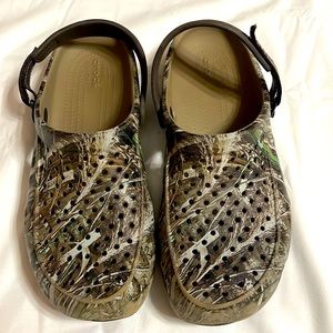 Men’s Mossy Oak Camouflage Crocs Velcro Strap Size 10 excellent condition